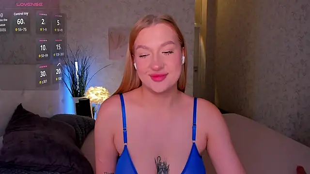 Emma  Leee online show from November 12, 2025, 12:26 am