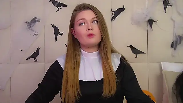 Snapshot of CrystalLyons chatting on October 31, 2025, 8:11 am CrystalLyons online show from October 31, 2025, 8:11 am