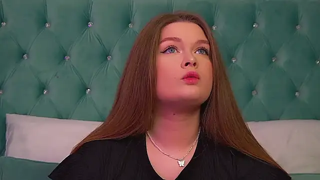 CrystalLyons online show from February 19, 2026, 6:10 am