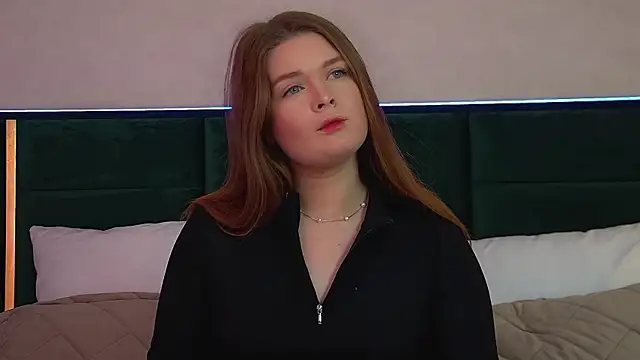 Snapshot of CrystalLyons chatting on November 8, 2025, 6:28 am CrystalLyons online show from November 8, 2025, 6:28 am