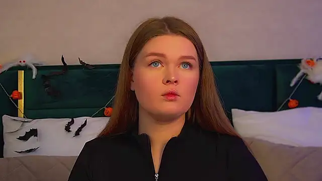 Snapshot of CrystalLyons chatting on November 1, 2025, 6:08 am CrystalLyons online show from November 1, 2025, 6:08 am