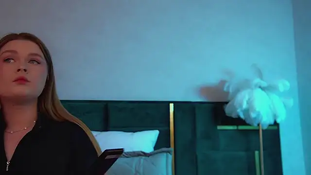 Snapshot of CrystalLyons chatting on November 24, 2025, 6:08 pm CrystalLyons online show from November 24, 2025, 6:08 pm