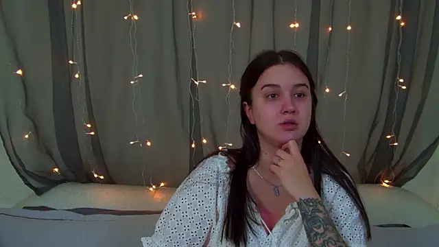 ChristinaMilton online show from November 28, 2025, 6:30 pm