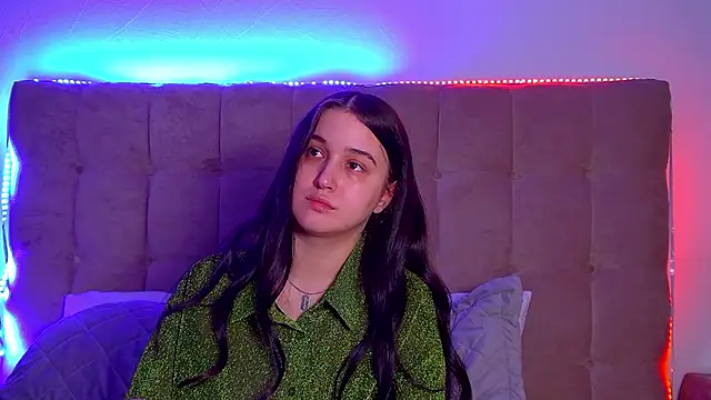 ChristinaMilton online show from March 17, 2025, 6:32 pm