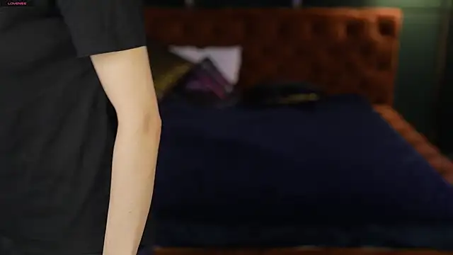 Michelle 054 online show from December 16, 2025, 2:54 pm