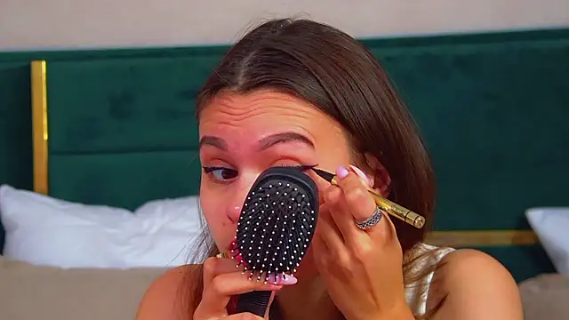 Snapshot of PollyLanders chatting on September 29, 2025, 6:24 pm PollyLanders online show from September 29, 2025, 6:24 pm