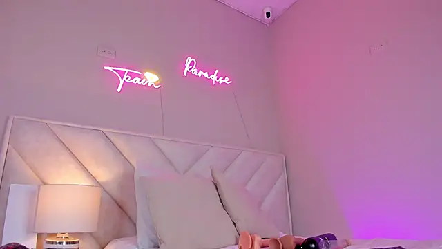 Snapshot of dani_skinny_ chatting on February 13, 2025, 6:37 pm dani skinny online show from February 13, 2025, 6:37 pm