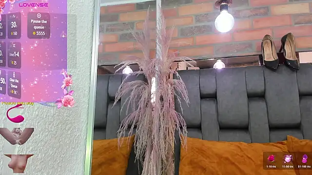 JESSYCORTES online show from February 4, 2026, 8:37 pm