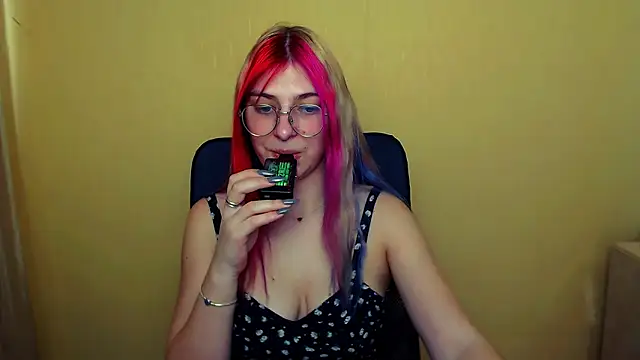 Luna Lush  online show from February 26, 2025, 12:16 pm