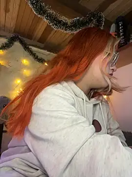 SophiaWeestt99 online show from December 16, 2025, 3:55 am