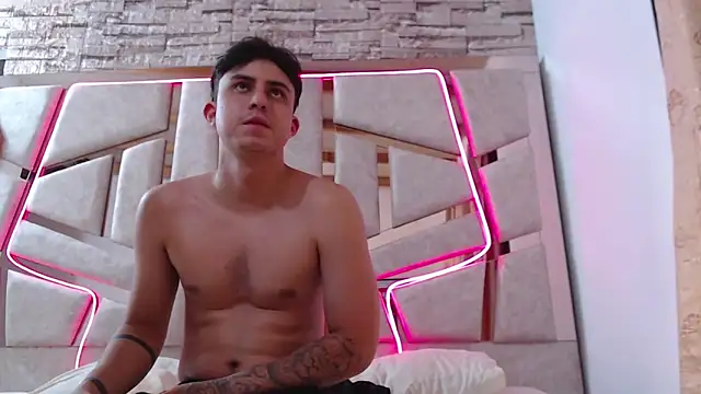 mia and austin online show from February 21, 2025, 12:16 am