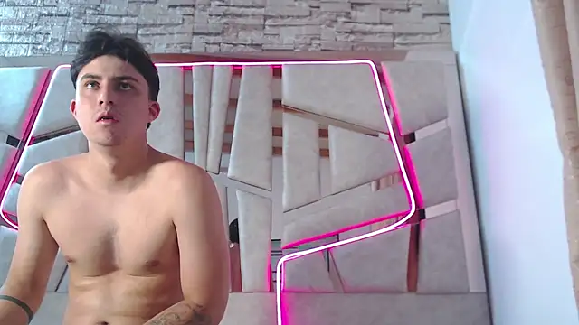 mia and austin online show from March 20, 2025, 1:02 am