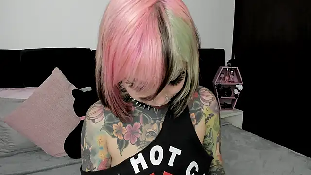 Snapshot of NikkiRamone chatting on February 4, 2025, 1:06 pm NikkiRamone online show from February 4, 2025, 1:06 pm