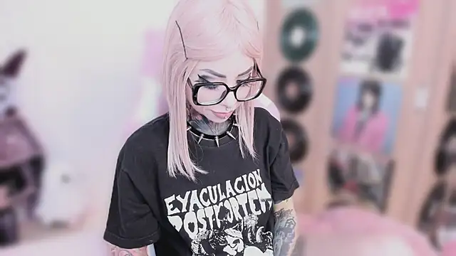 NikkiRamone online show from January 12, 2026, 11:17 am