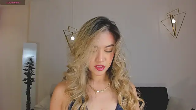 RebeccaHudson online show from April 14, 2026, 7:52 pm