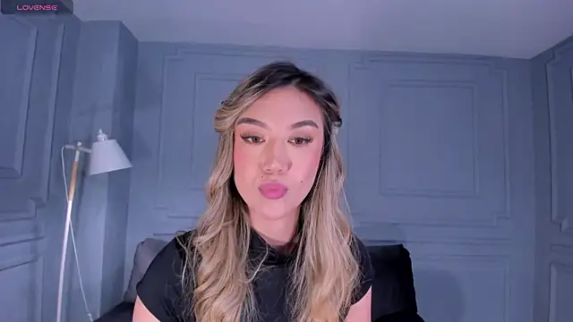 RebeccaHudson online show from April 18, 2026, 8:09 pm