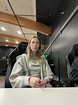 M1ssyk1ssy online show from April 8, 2026, 7:15 pm