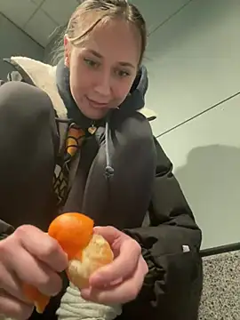 M1ssyk1ssy online show from January 9, 2025, 5:11 pm