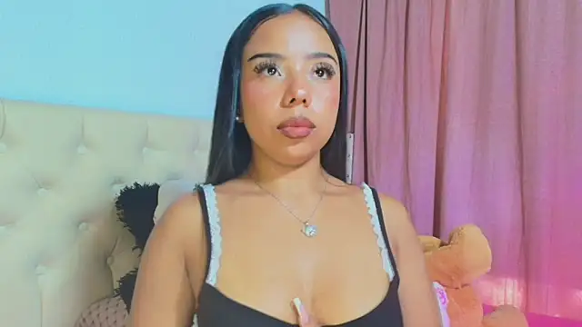 Snapshot of DafneMillers chatting on February 17, 2025, 7:33 pm DafneMillers online show from February 17, 2025, 7:33 pm