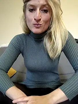 Loujoly modele online show from February 25, 2025, 12:38 pm