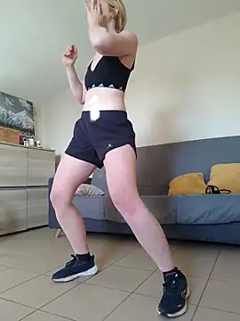 Loujoly modele online show from February 3, 2025, 3:38 pm