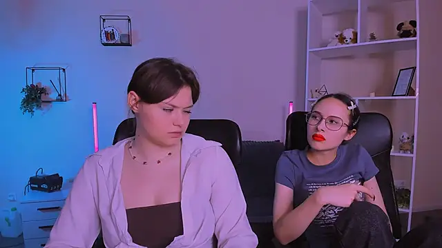 Snapshot of nikole_kitt chatting on November 9, 2025, 8:02 pm nikole kitt online show from November 9, 2025, 8:02 pm