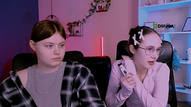 nikole kitt online show from March 23, 2026, 8:19 pm