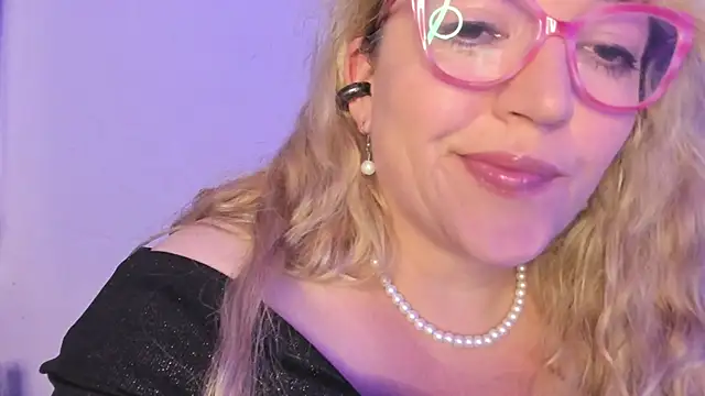 Naty Mature  online show from October 24, 2025, 8:19 pm