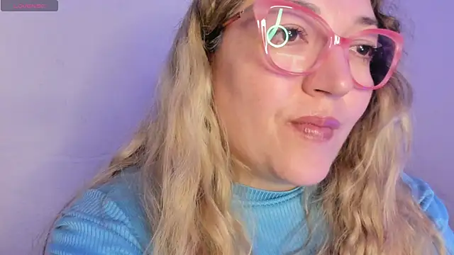 Naty Mature  online show from April 18, 2026, 7:58 pm