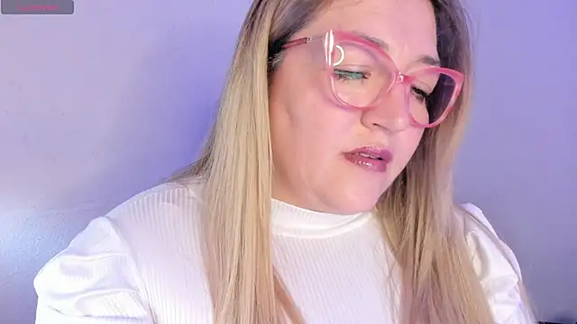 Naty Mature  online show from April 8, 2026, 6:31 pm