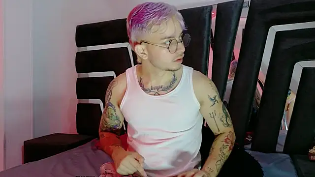 Snapshot of AliceandMax chatting on January 15, 2026, 1:25 pm AliceandMax online show from January 15, 2026, 1:25 pm