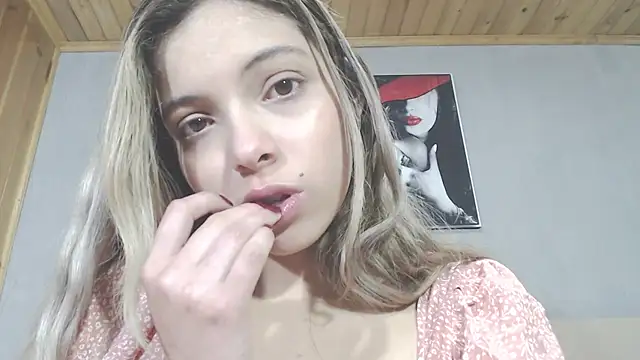 Snapshot of andreau18 chatting on February 13, 2025, 4:28 pm andreau18 online show from February 13, 2025, 4:28 pm