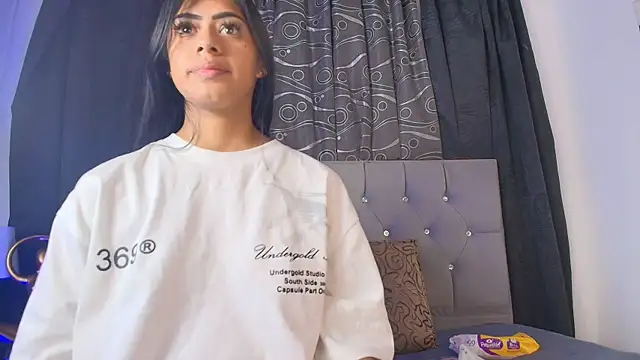 Snapshot of meggan_77 chatting on November 12, 2025, 4:27 am meggan 77 online show from November 12, 2025, 4:27 am