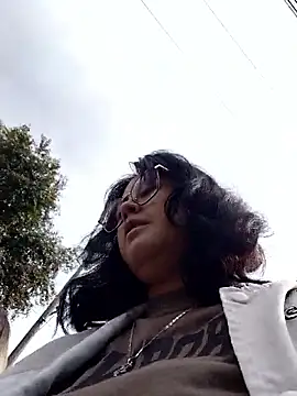 Snapshot of lara_moon25 chatting on November 6, 2025, 6:56 pm lara moon25 online show from November 6, 2025, 6:56 pm