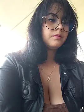 Snapshot of lara_moon25 chatting on November 19, 2025, 8:20 pm lara moon25 online show from November 19, 2025, 8:20 pm