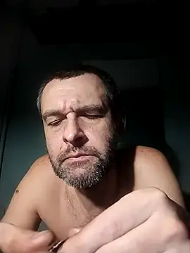 Snapshot of Andrzej-M chatting on December 3, 2025, 4:39 pm Andrzej-M online show from December 3, 2025, 4:39 pm