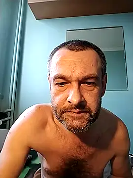 Snapshot of Andrzej-M chatting on November 20, 2025, 7:20 am Andrzej-M online show from November 20, 2025, 7:20 am