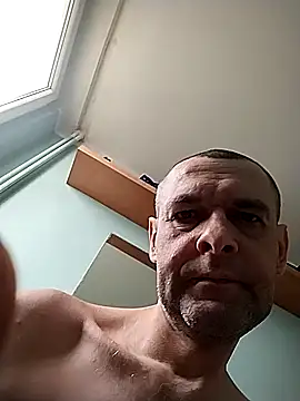 Snapshot of Andrzej-M chatting on November 2, 2025, 1:05 pm Andrzej-M online show from November 2, 2025, 1:05 pm