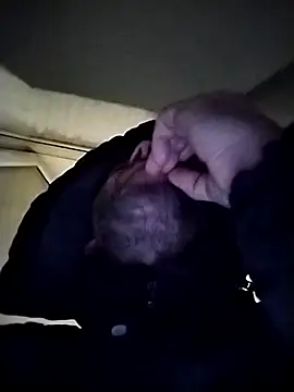 Snapshot of Andrzej-M chatting on November 16, 2025, 7:07 pm Andrzej-M online show from November 16, 2025, 7:07 pm