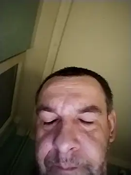 Snapshot of Andrzej-M chatting on November 26, 2025, 10:32 pm Andrzej-M online show from November 26, 2025, 10:32 pm