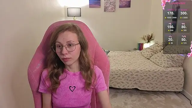 Lill Mary online show from November 17, 2025, 4:05 am