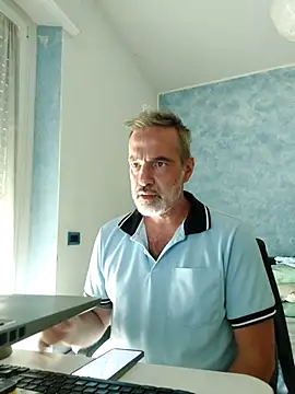 Snapshot of Marcolino183 chatting on August 5, 2026, 12:32 pm Marcolino183 online show from August 5, 2026, 12:32 pm