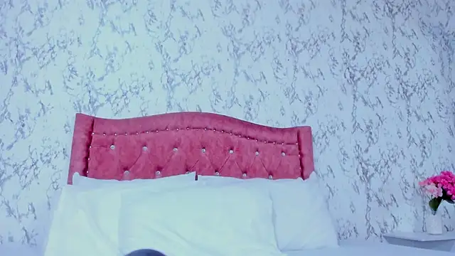 Mia Malkovaa  online show from February 26, 2026, 5:13 pm