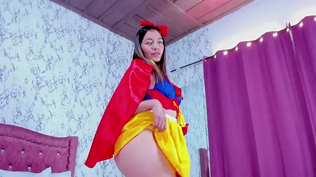 Snapshot of Mia_Malkovaa_ chatting on October 31, 2025, 4:25 pm Mia Malkovaa online show from October 31, 2025, 4:25 pm