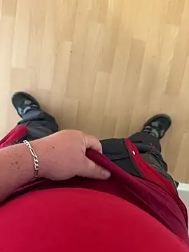 Snapshot of lescoquin2215 chatting on June 12, 2026, 9:29 am lescoquin2215 online show from June 12, 2026, 9:29 am