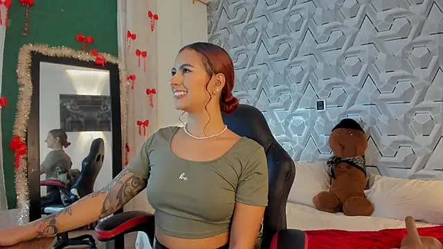 Sophiee Hill online show from January 14, 2026, 6:17 am