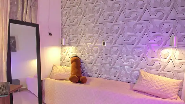 Sophiee Hill online show from June 4, 2026, 12:37 am