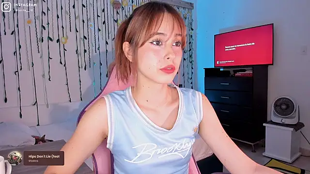 Snapshot of alice_guerin_ chatting on December 3, 2024, 1:58 am alice guerin online show from December 3, 2024, 1:58 am