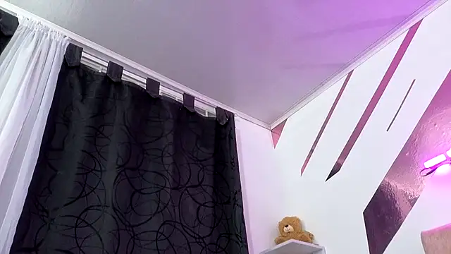 Kitten Hot  online show from October 29, 2025, 1:04 am