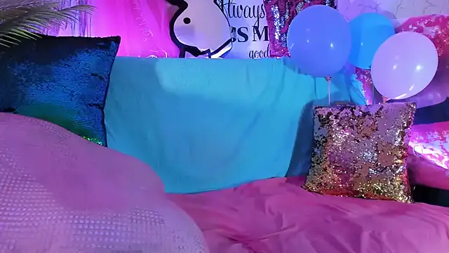 Snapshot of Evie_Hill chatting on November 4, 2025, 12:25 am Evie Hill online show from November 4, 2025, 12:25 am